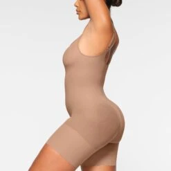 EVERYDAY SCULPT MID THIGH BODYSUIT | SIENNA 9 EVERYDAY SCULPT MID THIGH BODYSUIT | SIENNA -SWIMwear Sale Store SKIMS SHAPEWEAR SH ONE 2154 IA SIE 0010 SD 79ad2b46 db6d 44f8 8584 18579af4614b