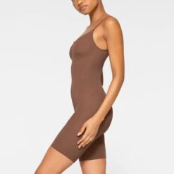 EVERYDAY SCULPT MID THIGH BODYSUIT | JASPER -SWIMwear Sale Store SKIMS SHAPEWEAR SH ONE 2154 JA JSP 0009 SD