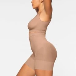 EVERYDAY SCULPT HIGH-WAISTED MID THIGH SHORT | SIENNA -SWIMwear Sale Store SKIMS SHAPEWEAR SH SHO 2152 IA SIE 0009 SD f2eaefcf 8fb7 4a7f 9a3e e96617d04043