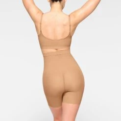 EVERYDAY SCULPT HIGH-WAISTED MID THIGH SHORT | OCHRE -SWIMwear Sale Store SKIMS SHAPEWEAR SH SHO 2152 JC OCH 0013 BK 27c5fbc9 e3a7 4b4f a64e ee86e90115ea