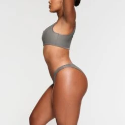 RUBBERIZED SCUBA SWIM TANGA BIKINI BOTTOM | GREY CHALK -SWIMwear Sale Store SKIMS SWIM BB TNG 3161 NA GCK 011