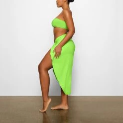 SWIM BANDEAU BIKINI TOP | NEON GREEN -SWIMwear Sale Store SKIMS SWIM BND 0777 CA NGE 0020 SD b0e992c9 2a65 4933 b631 d61a931db49a