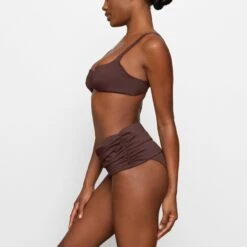 SHAPING SWIM RUCHED UNDERWIRE BIKINI TOP | COCOA 9 SHAPING SWIM RUCHED UNDERWIRE BIKINI TOP | COCOA -SWIMwear Sale Store SKIMS SWIM BT SCP 2759 FB COA 0006 SD x2 9c5131d7 c4c5 42a2 8618 f37a1e3984a3
