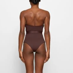 SHAPING SWIM STRAPLESS ONE PIECE | COCOA -SWIMwear Sale Store SKIMS SWIM OP BRF 2772 FB COA 0017 BK x1 94f6c9d5 6cb9 47d3 b60d ef3488a0f398