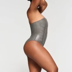 RUBBERIZED SCUBA SWIM STRAPLESS ONE PIECE | GREY CHALK -SWIMwear Sale Store SKIMS SWIM OP BRF 3163 NA GCK 033