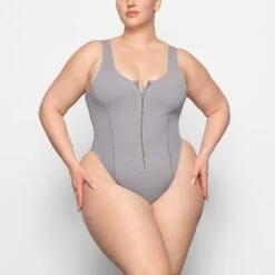 SKIMS SPORT SWIM SCOOP NECK ONE PIECE | CHROME -SWIMwear Sale Store SKIMS SWIM SW BDY 0069 AC CHM 0002 FR