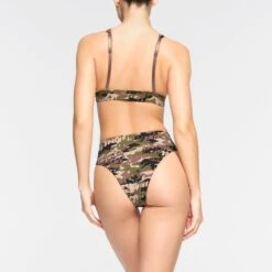 SWIM PLUNGE BIKINI TOP | SKIMS CAMO -SWIMwear Sale Store SKIMS SWIM SW PLG 0742 OC LGC 0018 BK