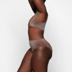 GLITTER SWIM SCOOP BIKINI TOP | COCOA -SWIMwear Sale Store SKIMS SWIM SW SCN 0106 COA ZA 0010 SD x1 48a1f19c bf7c 46f7 852d 415dd9bb48ea