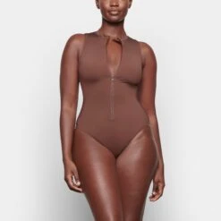 SWIM ZIP FRONT SLEEVELESS ONE PIECE | COCOA 12 SWIM ZIP FRONT SLEEVELESS ONE PIECE | COCOA -SWIMwear Sale Store SKIMS SWIM SW SLO 0149 TA COA 0019 FR f8242b91 6dd1 4282 b315 e4655e6f601b