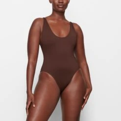 SWIM SCOOP NECK ONE PIECE | COCOA -SWIMwear Sale Store SKIMS SWIM SW SNO 0044 MK COA FR