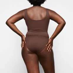 SHAPING SWIM TANK BIKINI TOP | COCOA -SWIMwear Sale Store SKIMS SWIM SW TNK 0118 RA COA 025 BK