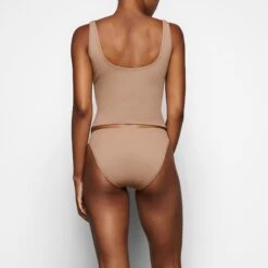 SHAPING SWIM TANK BIKINI TOP | SIENNA -SWIMwear Sale Store SKIMS SWIM SW TNK 0118 RD SIE 036 BK